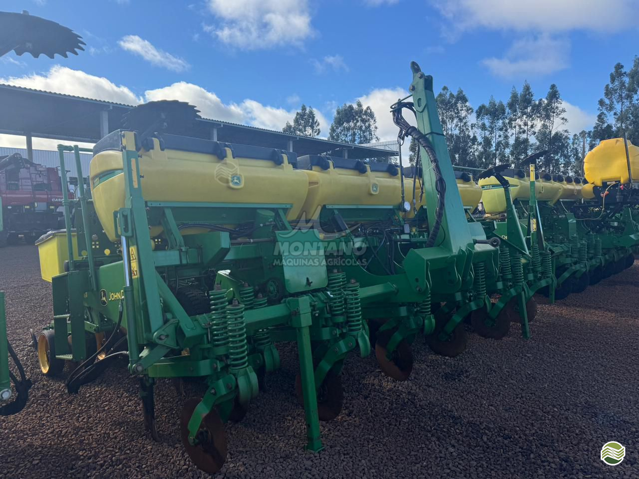 PLANTADEIRA JOHN DEERE PLANTADEIRAS 1111 Montano Máquinas Agrícolas LAGOA VERMELHA RIO GRANDE DO SUL RS